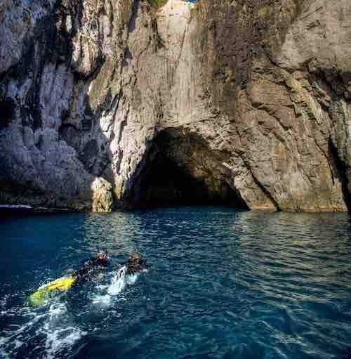 Snorkelling in the Marine Reserve Orua Sea Cave 2 v2 Snorkelling in the Marine Reserve Orua Sea Cave 2 v2